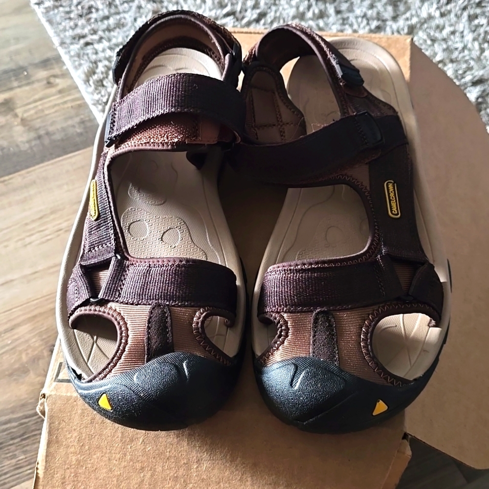 Camel CrownxSandals